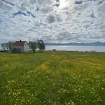 Feriehus Unique And Charming With Fantastic Sea Views