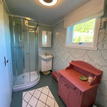 Unique And Charming With Fantastic Sea Views בית נופש