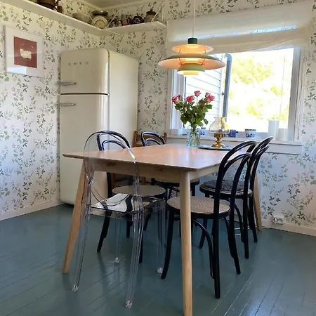 בית נופש Unique And Charming With Fantastic Sea Views טרומסה